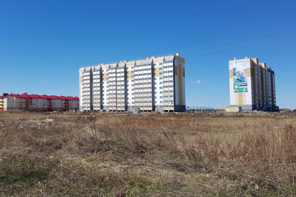 Недостроенный дом №20 в 16-ом микрорайоне Заозерного только сейчас снова начали подключать к отоплению Недостроенный дом №20 в 16-ом микрорайоне Заозерного только сейчас снова начали подключать к отоплению