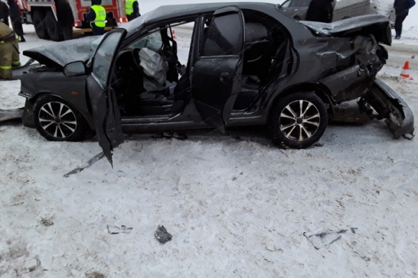 В аварии два человека погибли сразу, несколько пострадавших, включая детей, доставлены в больницу В аварии два человека погибли сразу, несколько пострадавших, включая детей, доставлены в больницу