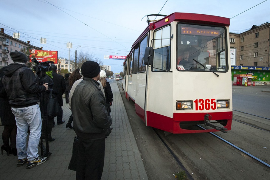 В Челябинске женщина-пешеход попала под трамвай