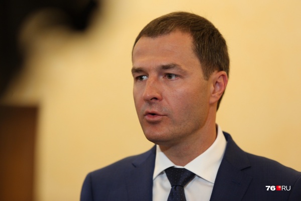 Владимир Волков начал раздавать интервью после того, как из зала муниципалитета ушёл Слепцов Владимир Волков начал раздавать интервью после того, как из зала муниципалитета ушёл Слепцов