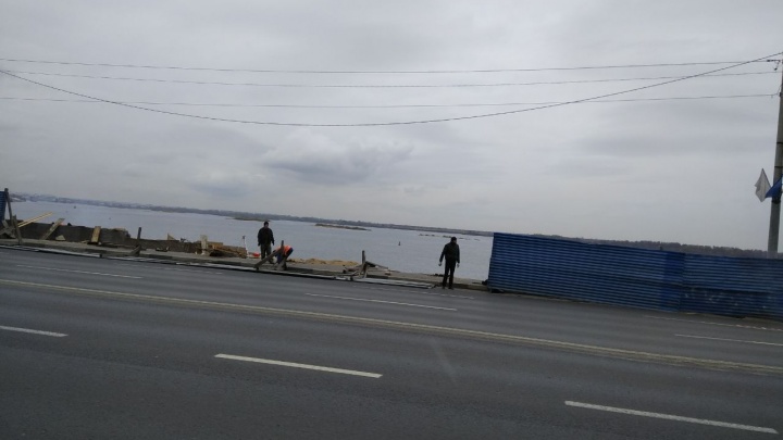 Главный синий забор Нижнего Новгорода пал