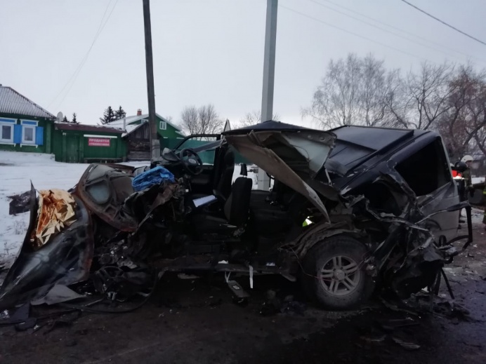 Водитель МАЗа, с которого упал 16-тонный груз, раздавивший две машины: «Понадеялись на авось»