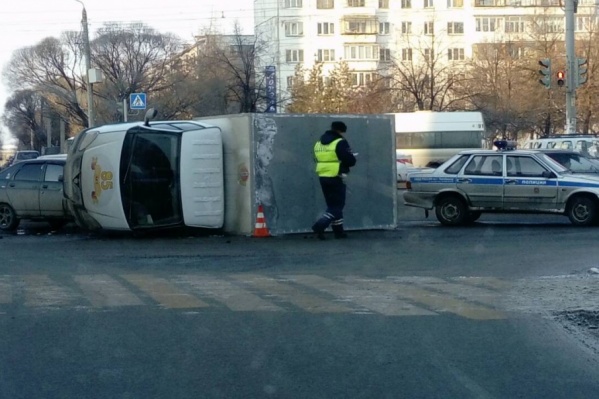 Хлебовозка попала в дтп