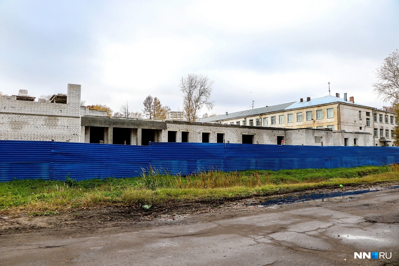 Здесь будут актовый зал, столовая и 10 кабинетов Здесь будут актовый зал, столовая и 10 кабинетов