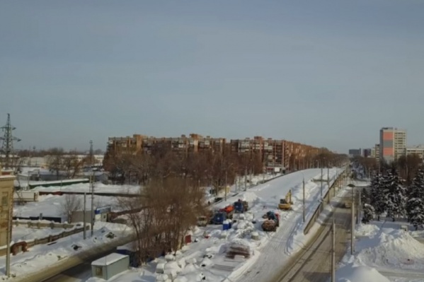 Сейчас на Заводском шоссе ремонтируют участок от XXII Партсъезда до Земеца Сейчас на Заводском шоссе ремонтируют участок от XXII Партсъезда до Земеца