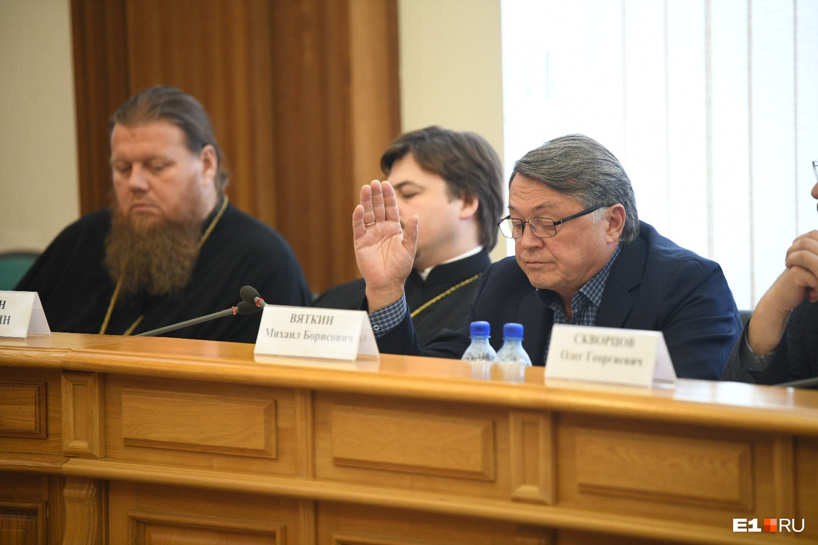 Михаил Вяткин за то, чтобы рассмотреть площадку за мостом Михаил Вяткин за то, чтобы рассмотреть площадку за мостом