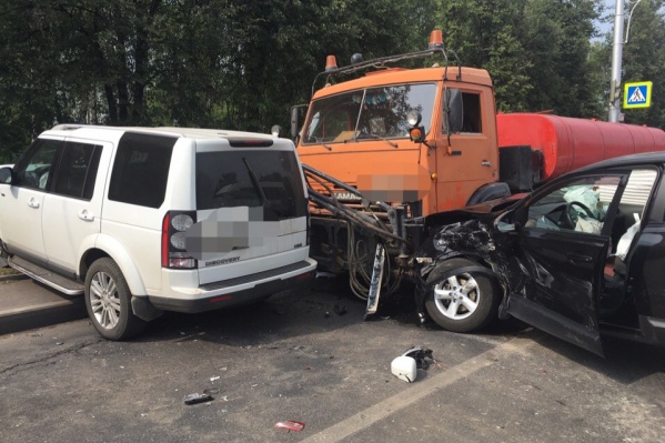 В аварию на Госцирке попало шесть автомобилей В аварию на Госцирке попало шесть автомобилей