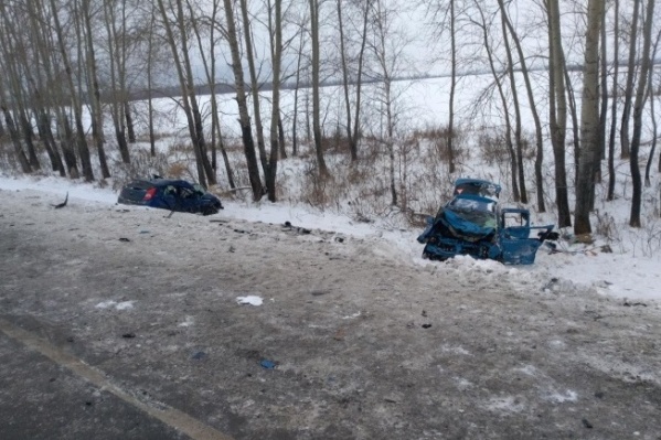 В начале декабря под Заводоуковском столкнулись Renault, где ехали сотрудники ПФР, и Hyundai Solaris из налоговой службы. Спустя время после аварии одна из пострадавших сотрудников ПФР скончалась в больнице В начале декабря под Заводоуковском столкнулись Renault, где ехали сотрудники ПФР, и Hyundai Solaris из налоговой службы. Спустя время после аварии одна из пострадавших сотрудников ПФР скончалась в больнице