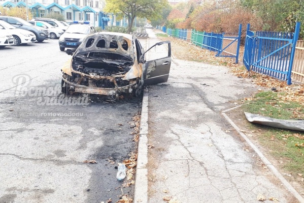 Автомобиль сгорел дотла Автомобиль сгорел дотла