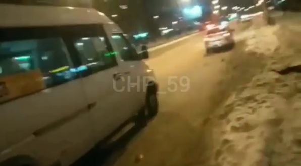 В Перми микроавтобус сбил ребенка на пешеходном переходе