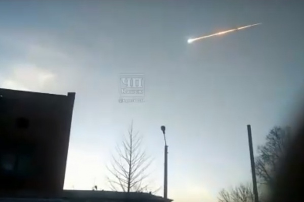 Неопознанный летающий объект был замечен в небе 6 апреля примерно в 18:50 по местному времени Неопознанный летающий объект был замечен в небе 6 апреля примерно в 18:50 по местному времени