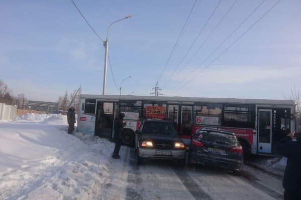 После ДТП на проспекте Дзержинского собралась пробка После ДТП на проспекте Дзержинского собралась пробка
