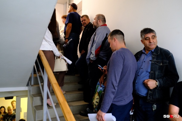 Вчера недовольные пермяки собрались в офисе «Теплоэнерго» Вчера недовольные пермяки собрались в офисе «Теплоэнерго»