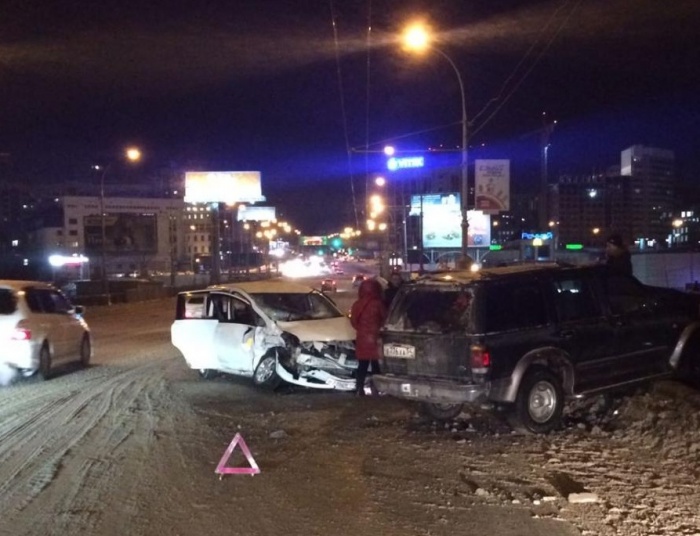 Авария случилась на въезде со стороны правого берега Авария случилась на въезде со стороны правого берега
