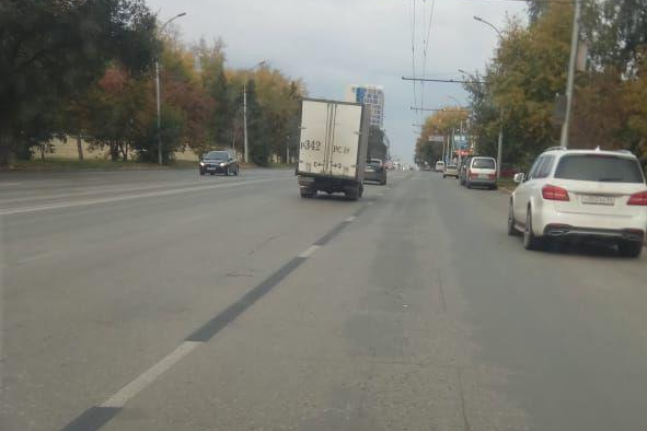 Полосу закрасили после жалоб автовладельцев Полосу закрасили после жалоб автовладельцев