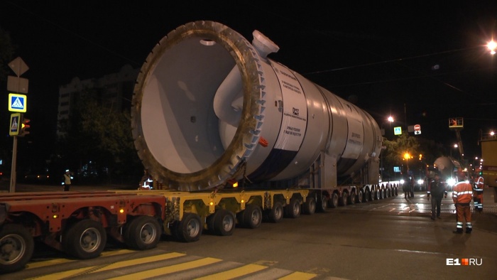 Каждый из этих баков весит 186,3 тонны Каждый из этих баков весит 186,3 тонны