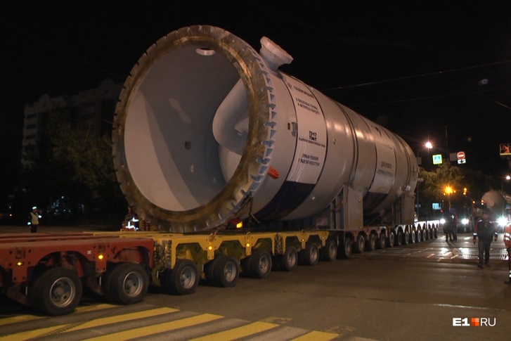 Каждый из этих баков весит 186,3 тонны Каждый из этих баков весит 186,3 тонны