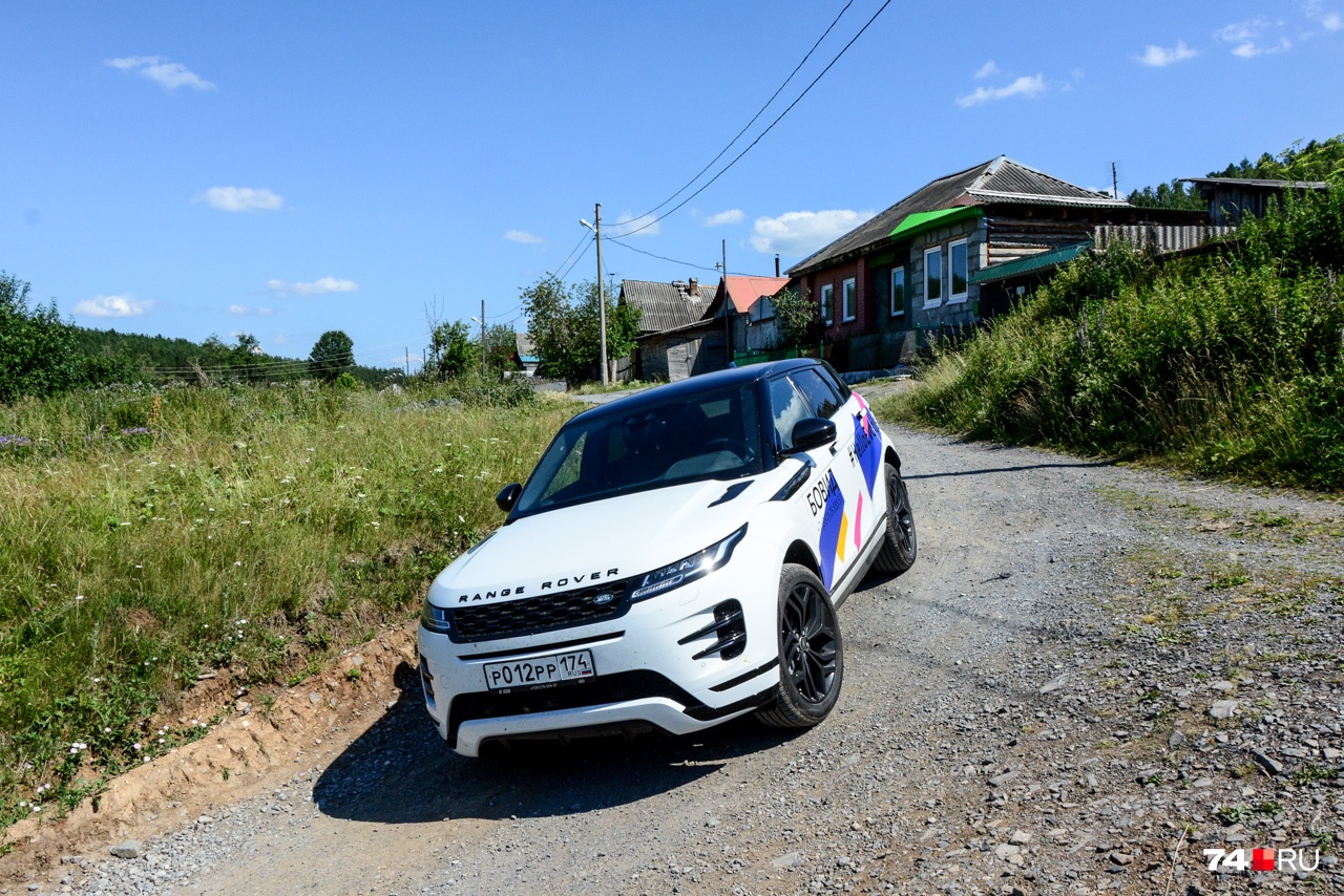 У автомобиля есть система Terrain Response 2, которая получила автоматический режим и внедорожный круиз-контроль У автомобиля есть система Terrain Response 2, которая получила автоматический режим и внедорожный круиз-контроль