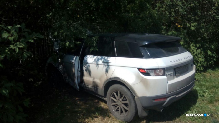После аварии внедорожник въехал в кусты После аварии внедорожник въехал в кусты