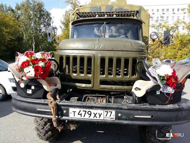 Так была украшена машина, на которой Сергей приехал в роддом Так была украшена машина, на которой Сергей приехал в роддом