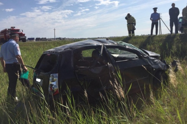 KIA Picanto, за рулём которой была 35-летняя женщина, слетела в кювет. В результате два человека погибли KIA Picanto, за рулём которой была 35-летняя женщина, слетела в кювет. В результате два человека погибли