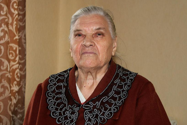 Анна Бусыгина внезапно ушла из жизни в конце июля. Из-за того, что родных у нее нет, позаботиться о достойных похоронах было некому. В результате ее положили в гроб черном пакете, что сильно возмутило жителей пансионата, где живут другие ветераны войны Анна Бусыгина внезапно ушла из жизни в конце июля. Из-за того, что родных у нее нет, позаботиться о достойных похоронах было некому. В результате ее положили в гроб черном пакете, что сильно возмутило жителей пансионата, где живут другие ветераны войны 
