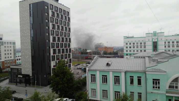 Дым в районе улицы Владимировской новосибирцы заметили около 17:00 Дым в районе улицы Владимировской новосибирцы заметили около 17:00