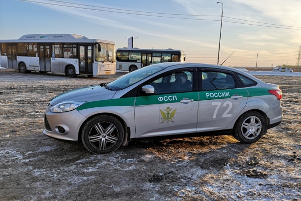 Приставы регулярно проводят рейды, чтобы ловить должников Приставы регулярно проводят рейды, чтобы ловить должников