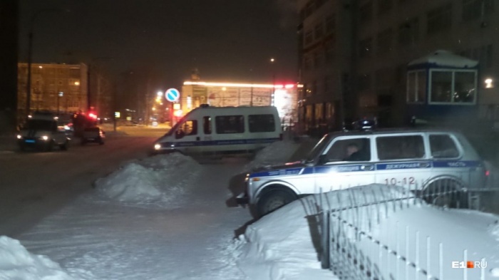 Стрельба в подъезде, в результате которой полицейский оказался ранен, произошла в феврале Стрельба в подъезде, в результате которой полицейский оказался ранен, произошла в феврале