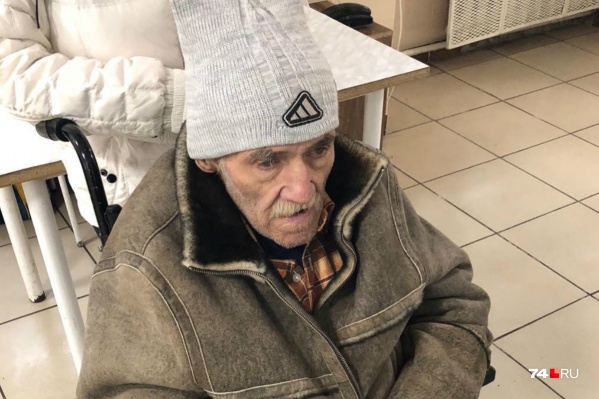 Мужчина нуждается в срочной помощи врачей, он практически ничего не ест Мужчина нуждается в срочной помощи врачей, он практически ничего не ест