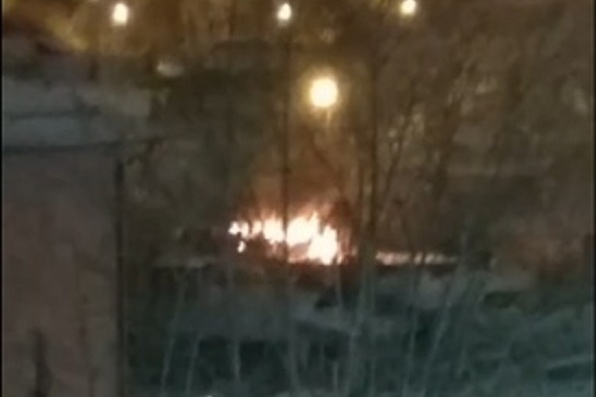 Пожар был на улице Революции вчера в десятом часу вечера Пожар был на улице Революции вчера в десятом часу вечера