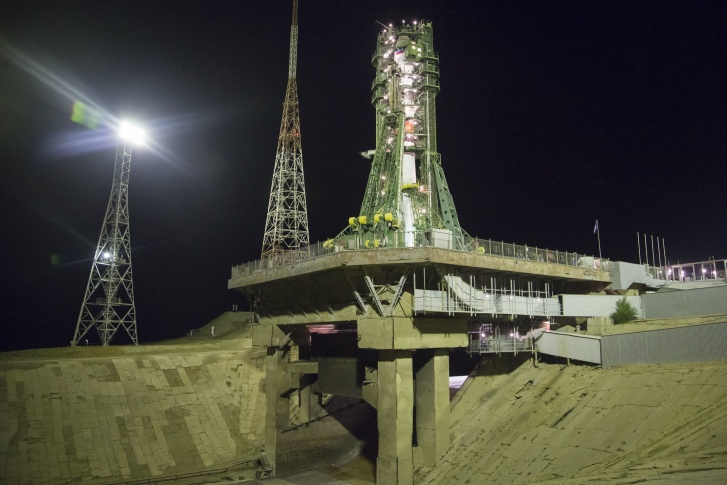 Запуск ракеты на космодроме Запуск ракеты на космодроме