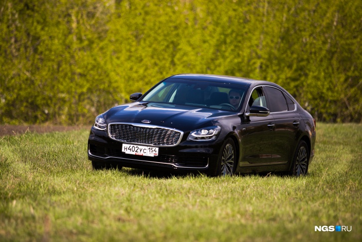 Это как бы мерседесовский S-класс (или BMW 7 серии), но для тех, у кого нет лишних 4–5 миллионов рублей Это как бы мерседесовский S-класс (или BMW 7 серии), но для тех, у кого нет лишних 4–5 миллионов рублей