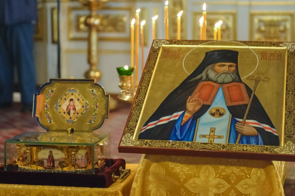 Мощи святителя Луки покоятся в Симферополе в Соборе Святой Троицы Мощи святителя Луки покоятся в Симферополе в Соборе Святой Троицы