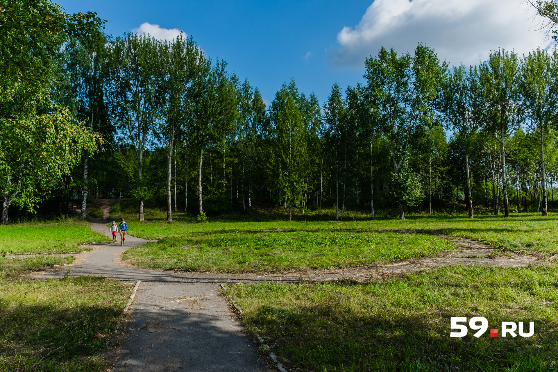 Площадка в микрорайоне Молодежном рядом с домом Академика Веденеева, 87 Площадка в микрорайоне Молодежном рядом с домом Академика Веденеева, 87