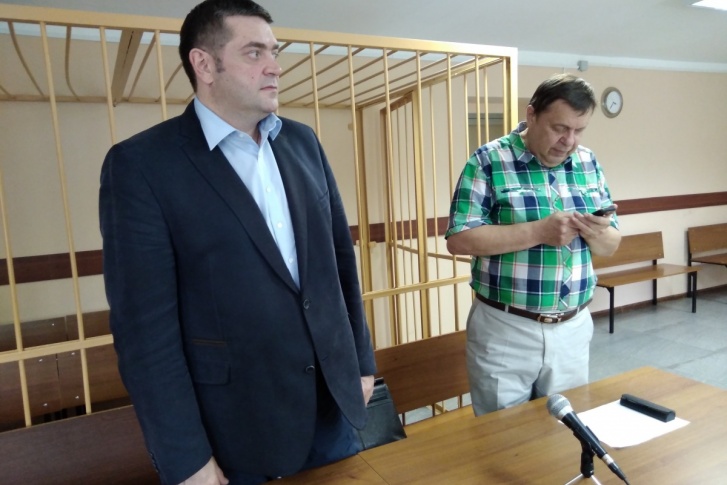 Денис Кошурников сразу по окончании заседания суда стал свободным человеком