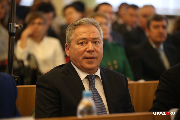 Ульфат Мустафин обратил внимание на таких людей Ульфат Мустафин обратил внимание на таких людей