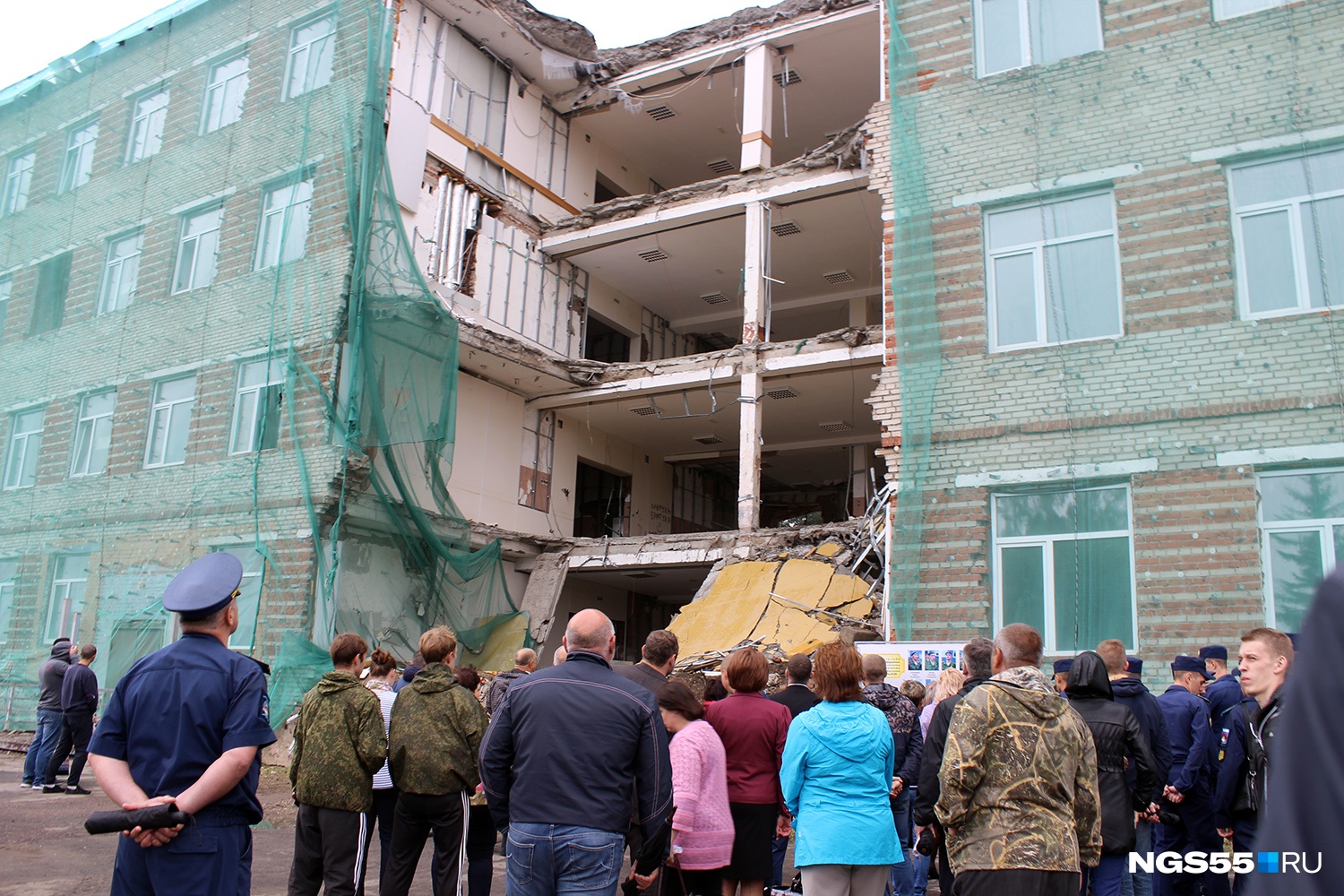 Трагедия казарма. 242 УЦ ВДВ казарма. Омск 2015 обрушение казармы. Омск обрушение казармы ВДВ. 242 УЦ ВДВ Омск обрушение казармы.