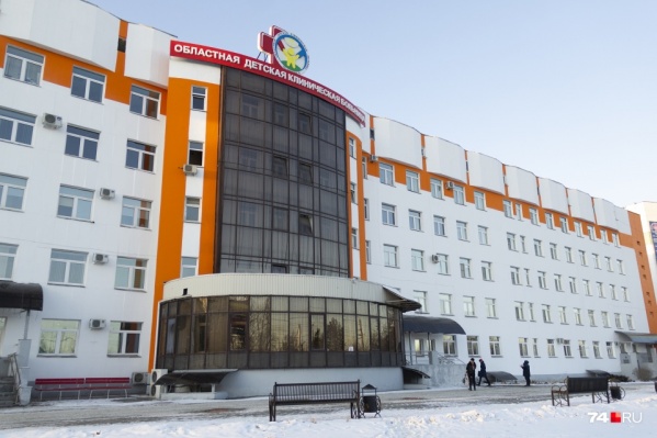 По задумке детский хирургический центр должны соединить с основным зданием больницы и другими корпусами тёплыми переходами По задумке детский хирургический центр должны соединить с основным зданием больницы и другими корпусами тёплыми переходами