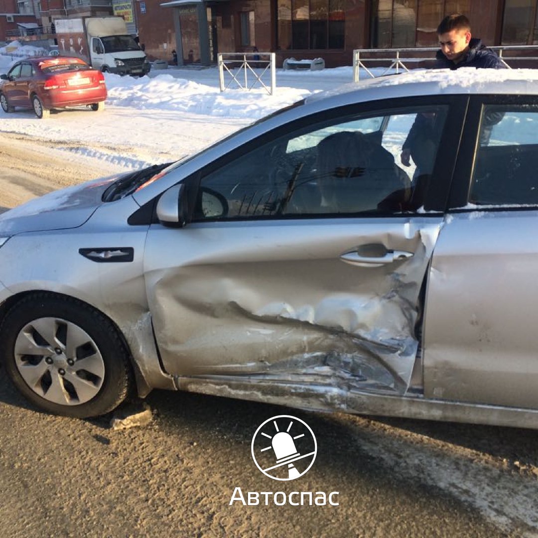 ВАЗ попытался избежать ДТП и остался без переда | 04.03.2018 | Новосибирск  - БезФормата