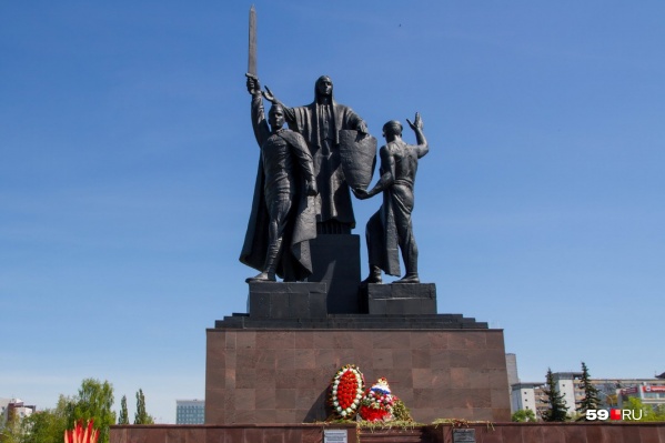 Знаешь ли ты памятники посвященные великой отечественной войне вырежи из приложения фотографии