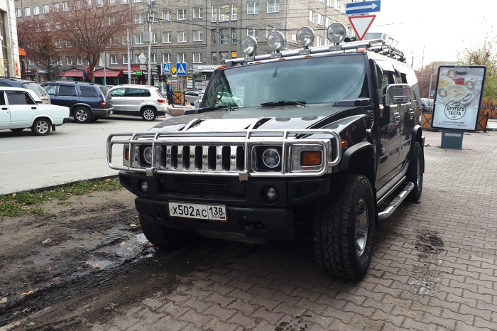 «Я паркуюсь как чудак»: Hummer унизил Новосибирск