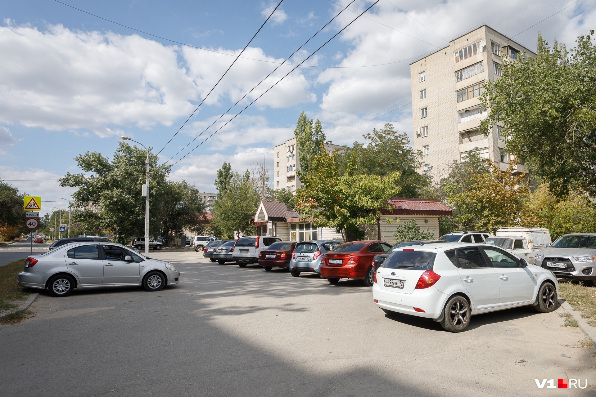Чиновники пошли против горожан: мэрия отдала парковку в центре Волгограда под расширение магазина