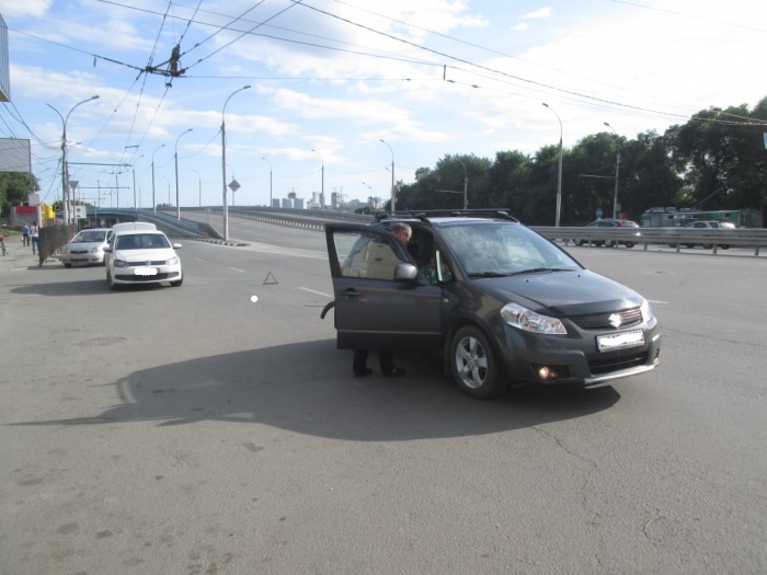 Suzuki SX4 задел открытую дверцу Suzuki SX4 задел открытую дверцу
