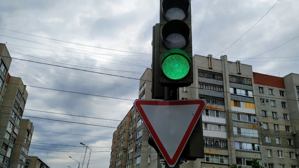 Когда и где в Кургане был установлен первый светофор?
