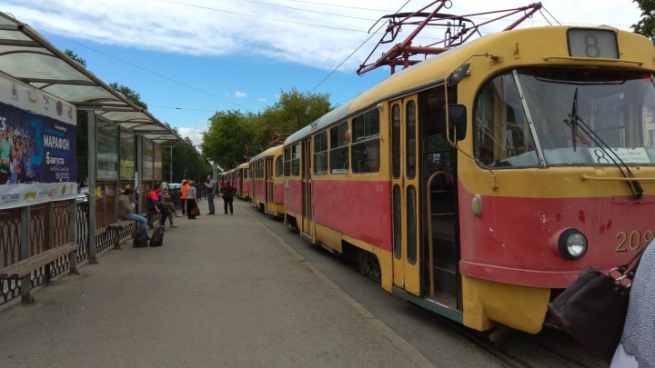 На проспекте Ленина трамваи встали из-за подозрительного пакета