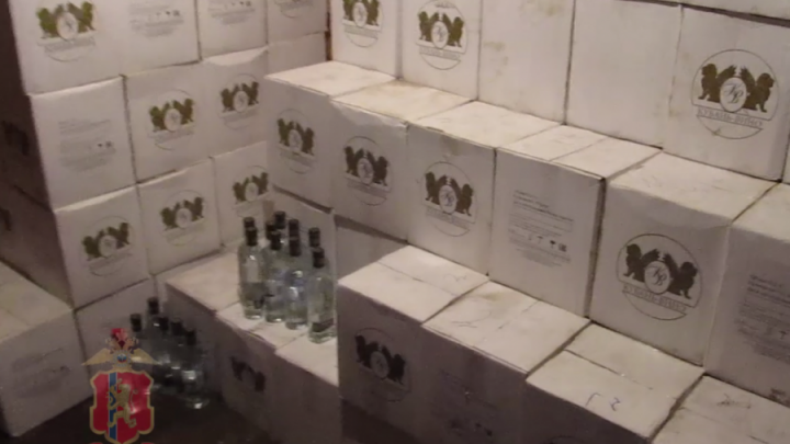 Красноярские полицейские накрыли склад подпольного алкоголя