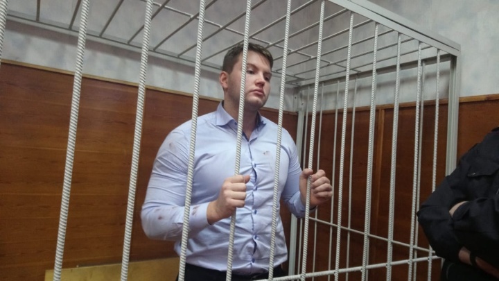 Телеграм-блогера Устинова, подозреваемого в мошенничестве, арестовали на время следствия