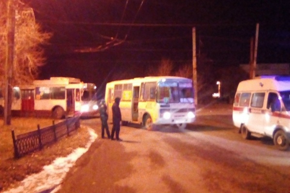 ДТП случилось на повороте в районе пересечения шоссе Металлургов и Черкасской ДТП случилось на повороте в районе пересечения шоссе Металлургов и Черкасской