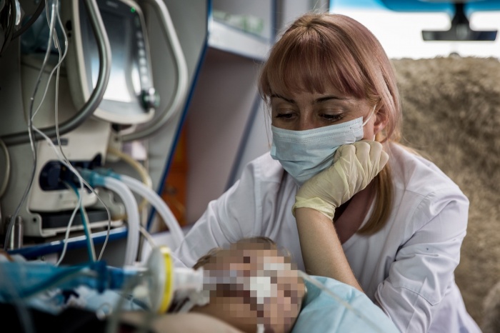 Санавиация увезла мальчика в областную больницу в Новосибирске Санавиация увезла мальчика в областную больницу в Новосибирске
